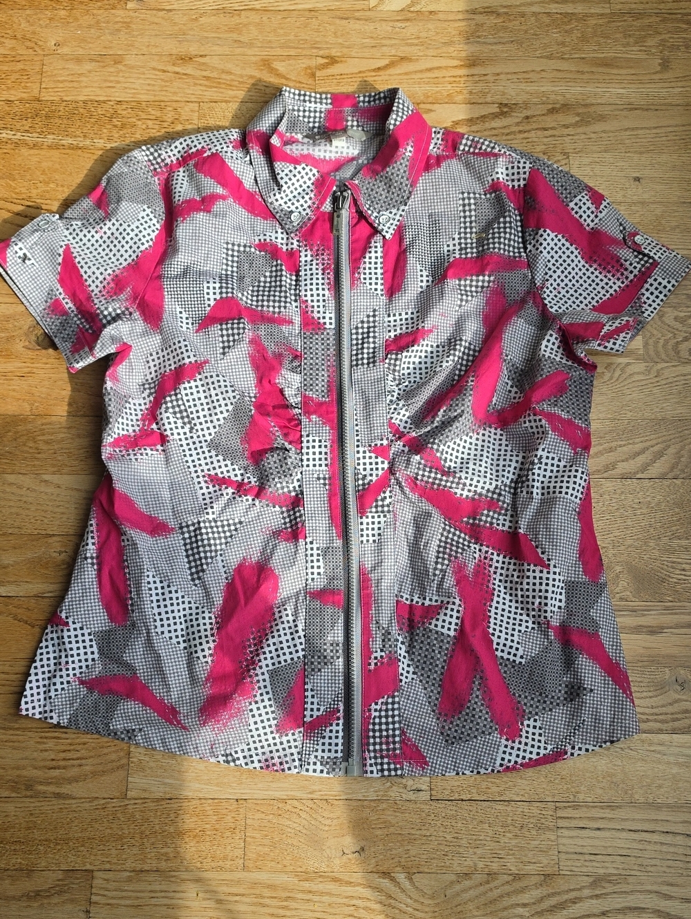 (10) SPANNER Short-Sleeve Zipper-Front Shirt in Pink & Gray Abstract Print Y2K